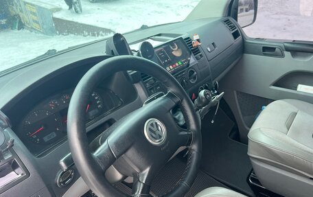 Volkswagen Transporter T5 рестайлинг, 2004 год, 1 280 000 рублей, 13 фотография