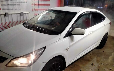 Hyundai Solaris II рестайлинг, 2015 год, 950 000 рублей, 2 фотография