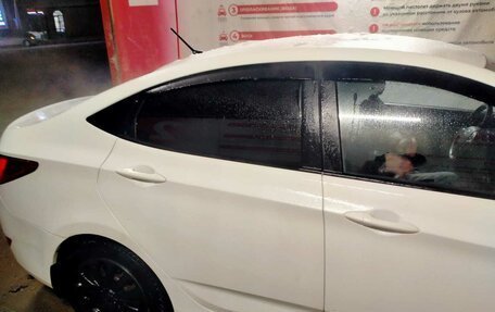 Hyundai Solaris II рестайлинг, 2015 год, 950 000 рублей, 3 фотография