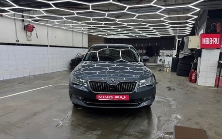 Skoda Superb III рестайлинг, 2015 год, 1 950 000 рублей, 2 фотография