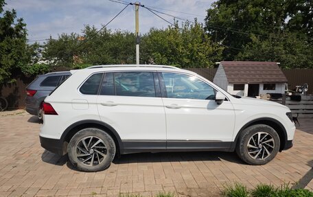 Volkswagen Tiguan II, 2018 год, 2 800 000 рублей, 6 фотография