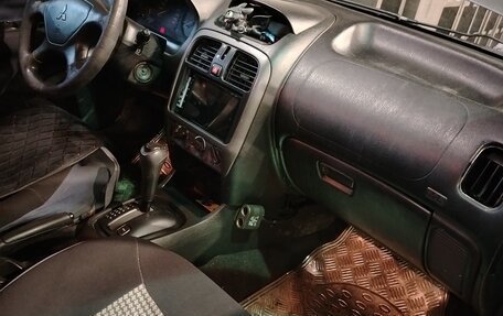 Mitsubishi Carisma I, 2003 год, 110 000 рублей, 9 фотография