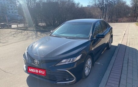 Toyota Camry, 2021 год, 2 900 000 рублей, 2 фотография