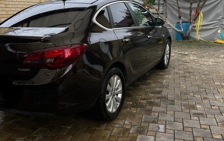 Opel Astra J, 2013 год, 800 000 рублей, 4 фотография