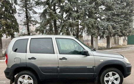 Chevrolet Niva I рестайлинг, 2018 год, 690 000 рублей, 5 фотография