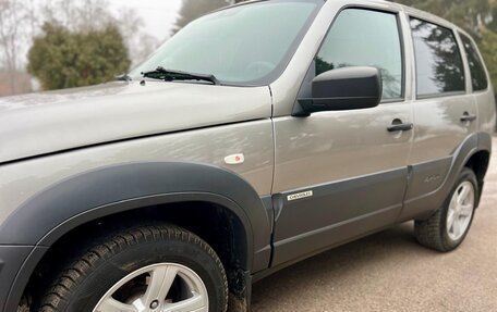 Chevrolet Niva I рестайлинг, 2018 год, 690 000 рублей, 8 фотография