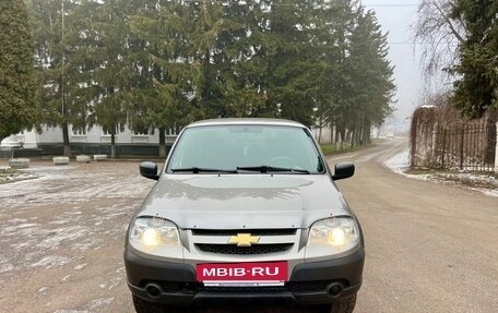 Chevrolet Niva I рестайлинг, 2018 год, 690 000 рублей, 3 фотография