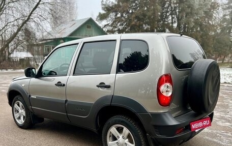 Chevrolet Niva I рестайлинг, 2018 год, 690 000 рублей, 4 фотография