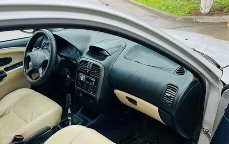 Mitsubishi Carisma I, 2000 год, 165 000 рублей, 6 фотография