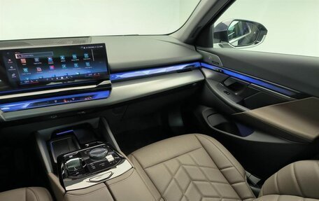 BMW 5 серия, 2025 год, 8 925 000 рублей, 12 фотография