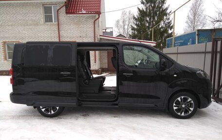 Opel Zafira Life I, 2021 год, 3 850 000 рублей, 1 фотография