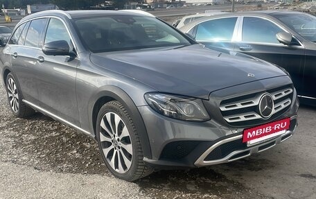 Mercedes-Benz E-Класс, 2018 год, 4 500 000 рублей, 10 фотография