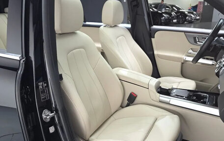 Mercedes-Benz GLB, 2023 год, 3 990 000 рублей, 10 фотография