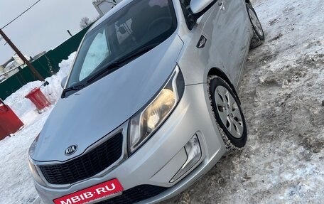 KIA Rio III рестайлинг, 2013 год, 980 000 рублей, 10 фотография