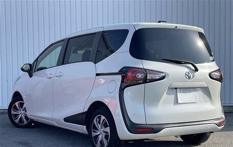 Toyota Sienta II, 2022 год, 1 137 000 рублей, 6 фотография