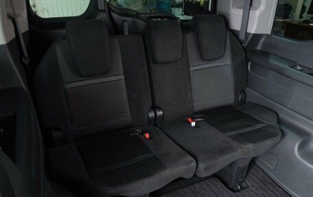 Honda Stepwgn IV, 2019 год, 2 415 000 рублей, 12 фотография