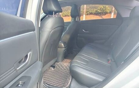 Hyundai Elantra, 2022 год, 1 300 000 рублей, 10 фотография