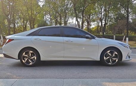 Hyundai Elantra, 2022 год, 1 300 000 рублей, 5 фотография