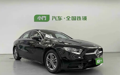 Mercedes-Benz A-Класс, 2022 год, 1 950 000 рублей, 3 фотография