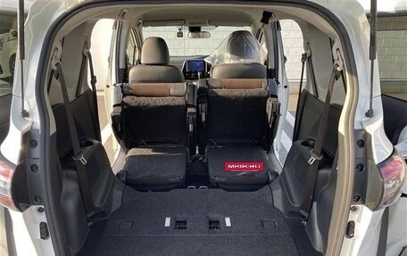 Toyota Sienta II, 2022 год, 1 168 000 рублей, 8 фотография