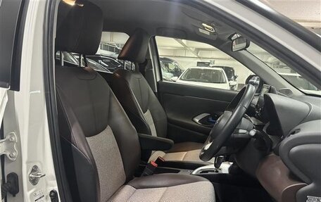 Toyota Yaris Cross, 2022 год, 1 461 000 рублей, 9 фотография