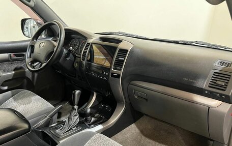 Toyota Land Cruiser Prado 120 рестайлинг, 2004 год, 1 600 000 рублей, 23 фотография