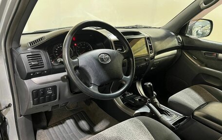 Toyota Land Cruiser Prado 120 рестайлинг, 2004 год, 1 600 000 рублей, 26 фотография