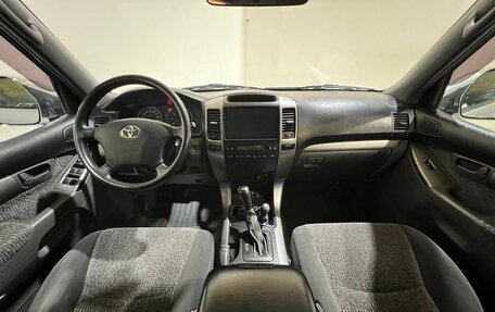 Toyota Land Cruiser Prado 120 рестайлинг, 2004 год, 1 600 000 рублей, 25 фотография