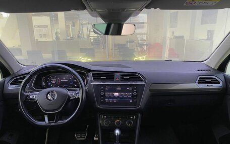 Volkswagen Tiguan II, 2019 год, 2 199 000 рублей, 17 фотография