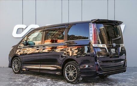 Toyota Esquire I, 2018 год, 2 450 000 рублей, 2 фотография