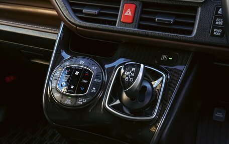 Toyota Esquire I, 2018 год, 2 450 000 рублей, 14 фотография