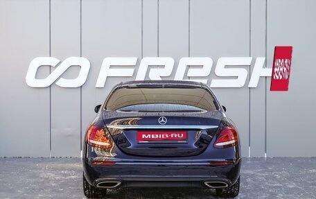 Mercedes-Benz E-Класс, 2020 год, 3 890 000 рублей, 4 фотография