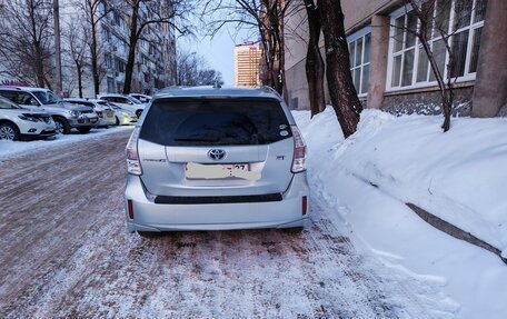 Toyota Prius Alpha I (ZVW40/41), 2011 год, 1 050 000 рублей, 3 фотография