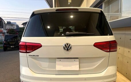 Volkswagen Touran III, 2022 год, 1 345 000 рублей, 5 фотография