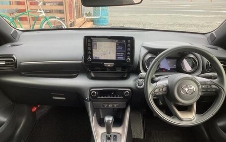 Toyota Yaris, 2022 год, 1 025 000 рублей, 9 фотография