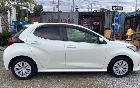 Toyota Yaris, 2022 год, 1 025 000 рублей, 7 фотография