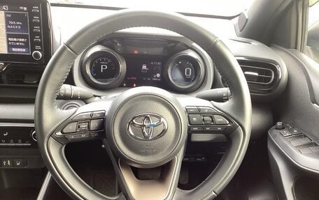 Toyota Yaris, 2022 год, 1 025 000 рублей, 10 фотография