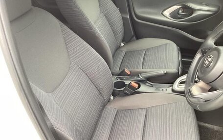 Toyota Yaris, 2022 год, 1 025 000 рублей, 20 фотография