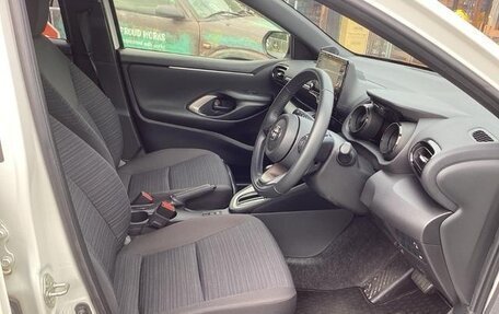 Toyota Yaris, 2022 год, 1 025 000 рублей, 19 фотография