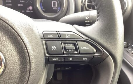 Toyota Yaris, 2022 год, 1 025 000 рублей, 14 фотография