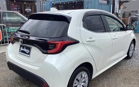 Toyota Yaris, 2022 год, 1 025 000 рублей, 6 фотография