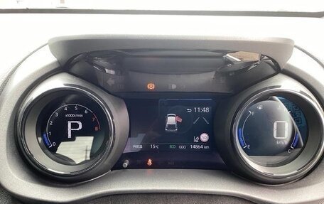 Toyota Yaris, 2022 год, 1 025 000 рублей, 18 фотография