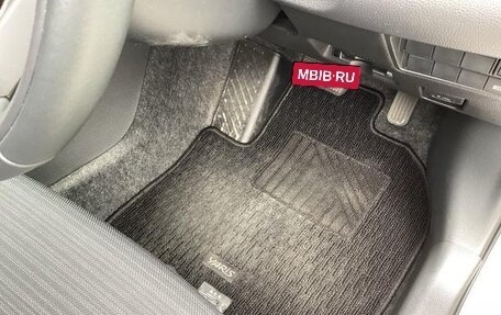 Toyota Yaris, 2022 год, 1 025 000 рублей, 21 фотография