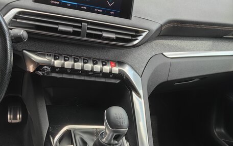 Peugeot 3008 II, 2018 год, 1 800 000 рублей, 10 фотография