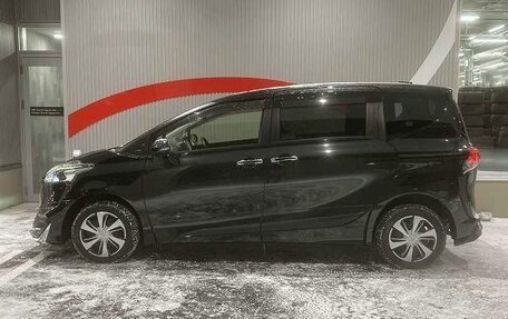 Toyota Sienta II, 2022 год, 1 158 000 рублей, 8 фотография