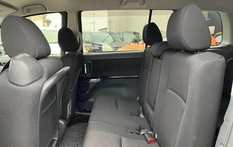 Toyota ISis I, 2014 год, 1 069 000 рублей, 21 фотография