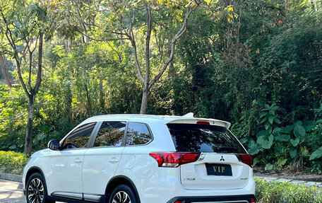 Mitsubishi Outlander III рестайлинг 3, 2021 год, 1 650 008 рублей, 3 фотография