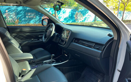 Mitsubishi Outlander III рестайлинг 3, 2021 год, 1 650 008 рублей, 8 фотография