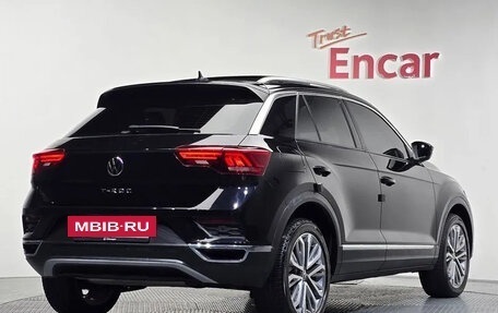 Volkswagen T-Roc I, 2021 год, 2 030 000 рублей, 3 фотография