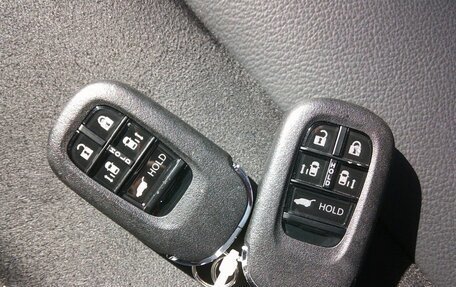 Honda Stepwgn, 2022 год, 2 327 000 рублей, 13 фотография